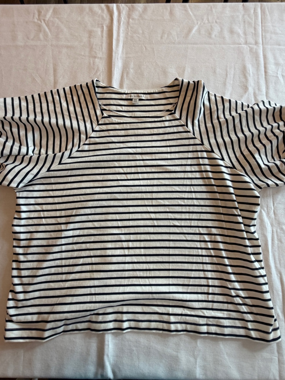 Free Assembly Striped Women’s puff sleeve  Top - White & Navy  XXXL